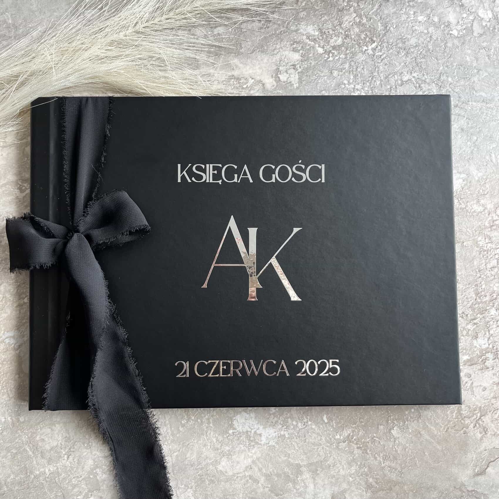 Księga gości czarna, personalizowana, 100 stron Księga gości czarna, personalizowana, 100 stron