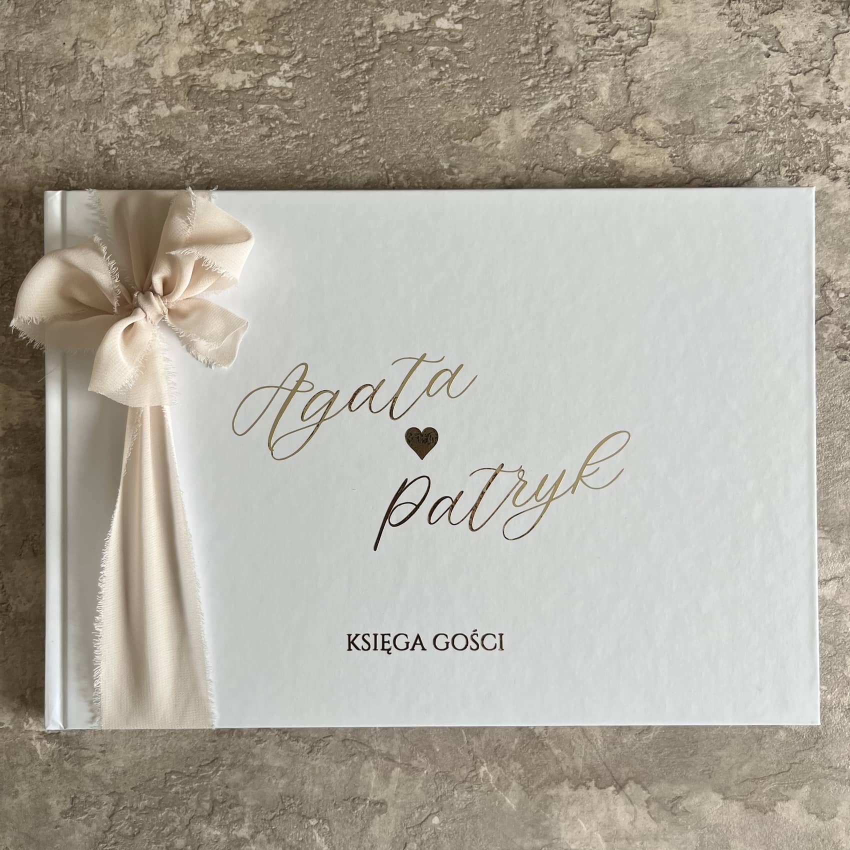 Księga gości weselnych personalizowana, 100 stron Księga gości weselnych personalizowana, 100 stron