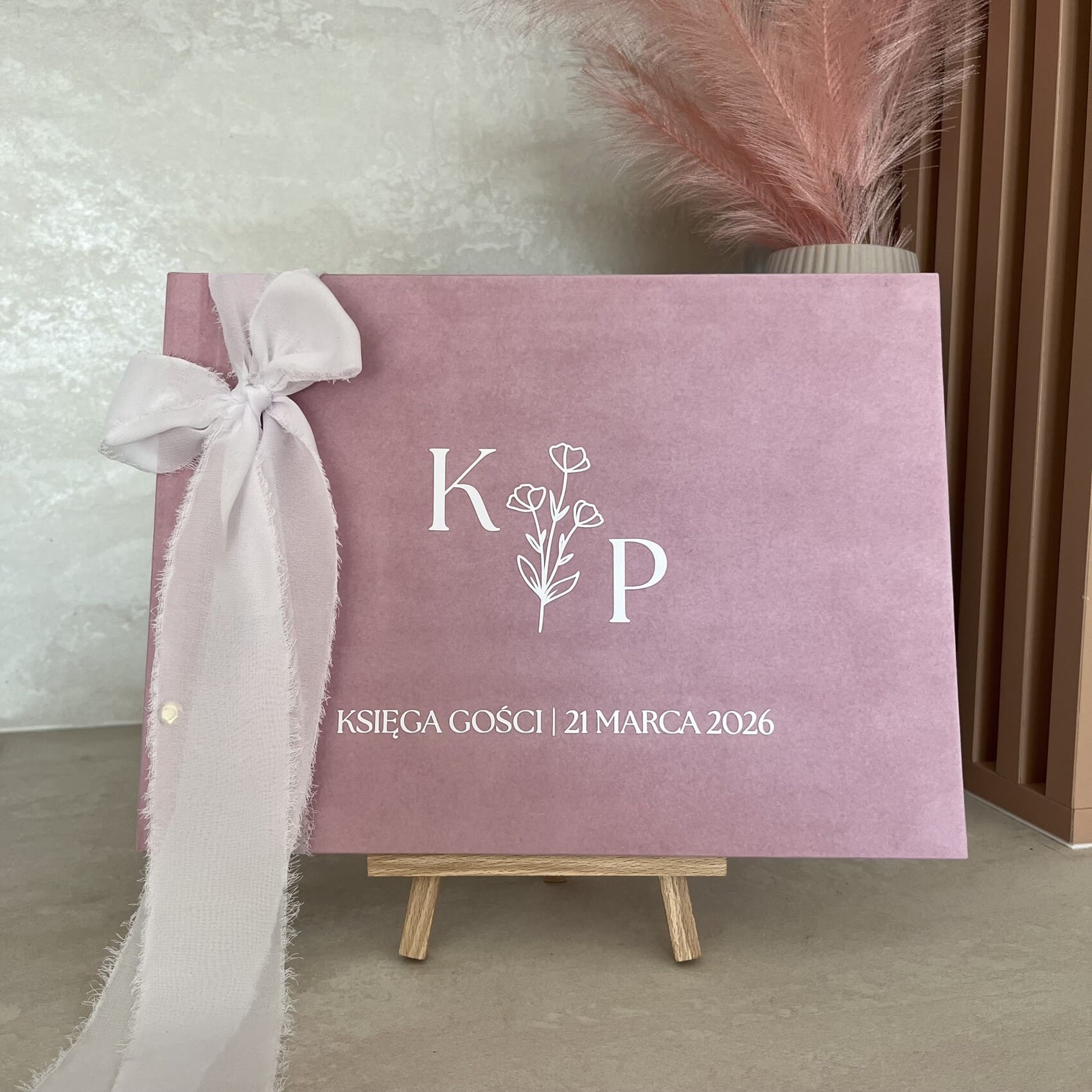 Księga gości weselnych welurowa z ankietami, 100 stron, kwiat Księga gości weselnych welurowa z ankietami, 100 stron, kwiat