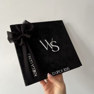 Nowoczesna księga gości welurowa, księga gości z inicjałami