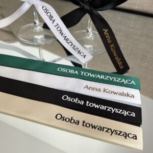 Nowoczesne winietki na wstążce satynowej, kokarda