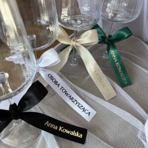 Nowoczesne winietki na wstążce satynowej, kokarda