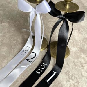 Numery stołów weselne na wstążce